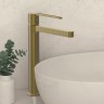 Смеситель для раковины Рондо (Rondo) VBF-1R2BG однорычажный, брашированное золото