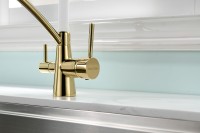 Смеситель для кухни SIEGEN, золото, белый шланг, Si213111-Gw, Paulmark