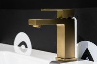 Смеситель ABBER Daheim AF8210G для раковины, золото матовое