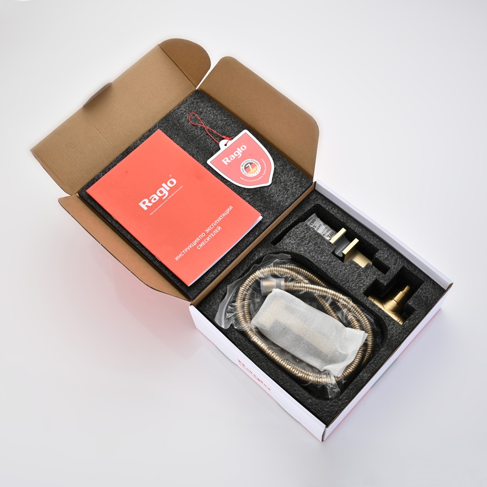 Смеситель Raglo встраиваемый с гигиеническим душем золотой сатин