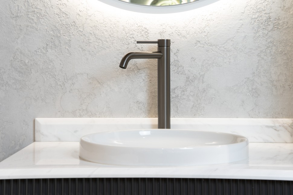 Смеситель ABBER Wasser Kreis 316 AF8111BGG-L для накладной раковины, брашированная оружейная сталь