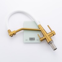 Смеситель Splenka для кухни со съемным гибким изливом, с магнитным фиксатором излива, с подключением фильтра питьевой воды S71.62.03 Золотой сатин