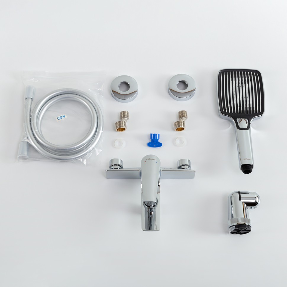 Смеситель для ванны и душа в комплекте с ручным душем, шлангом и держателем CEZARES LINER-VD-01